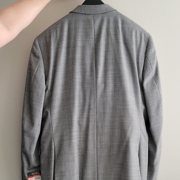 Kenneth Cole Awareness 2 pc Suit - Picture 2 of 6